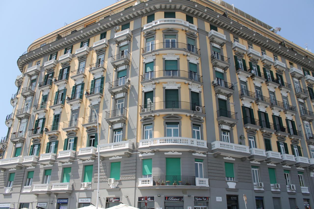 Hotel Bed No Breakfast Ak 2 à Naples Extérieur photo